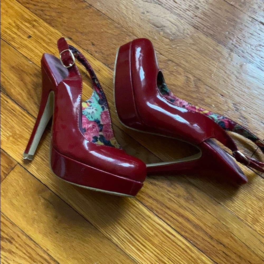 *sold* Steve Madden Red Pumps - Picture 4 of 9